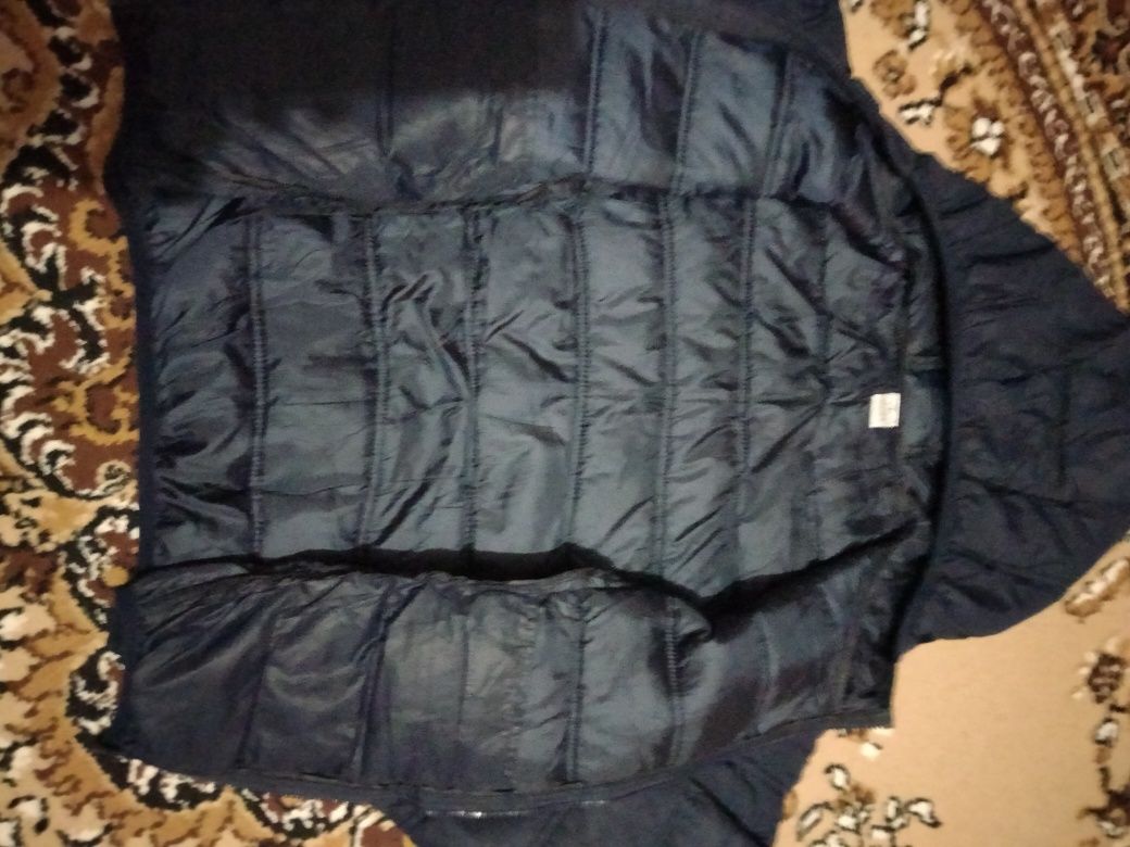 Продам весняну курточку