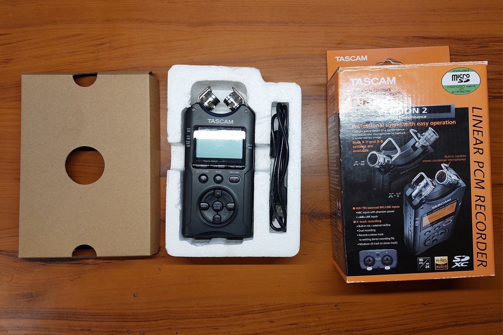 Рекордер TASCAM DR-40 Version 2.0
