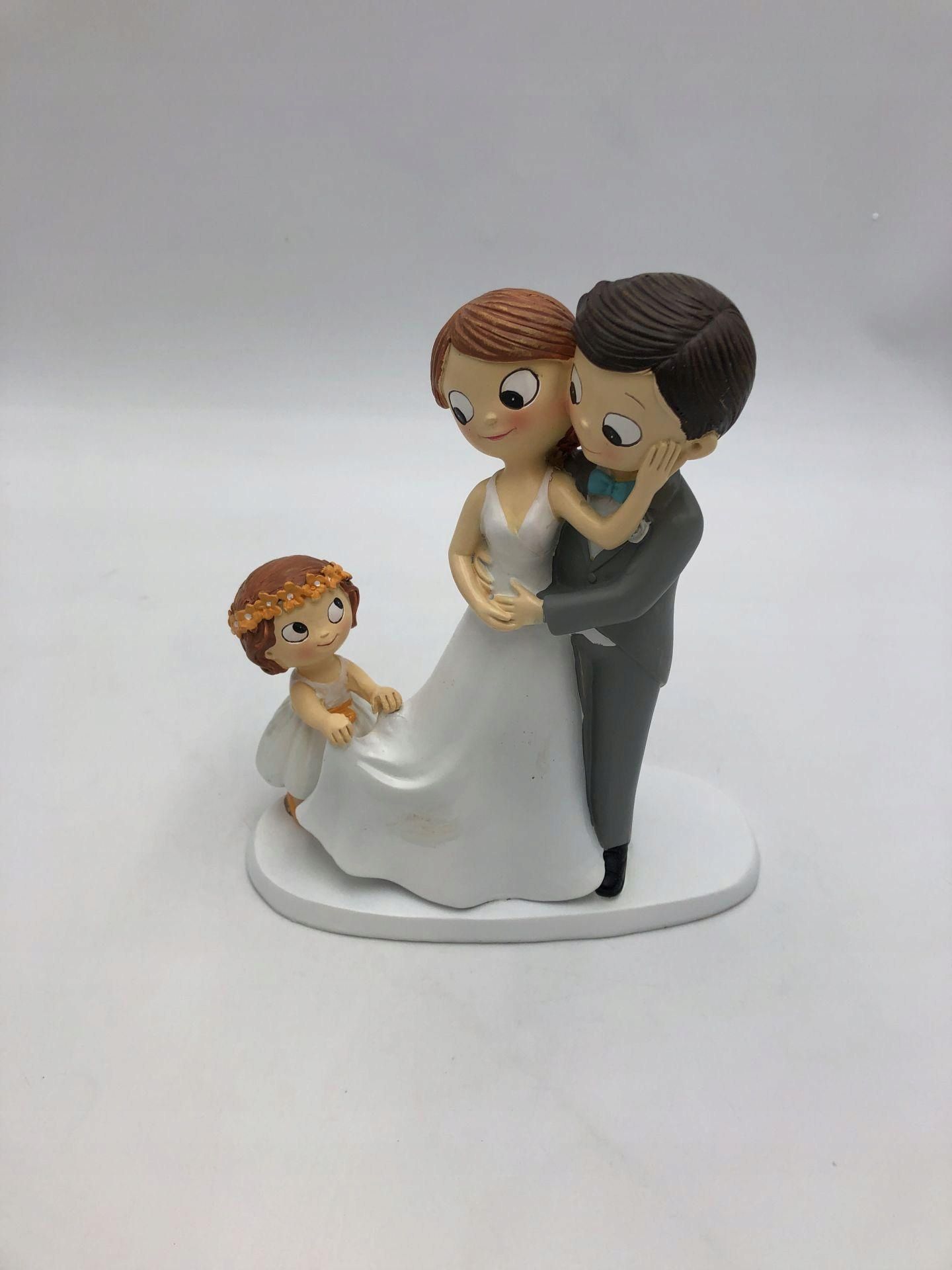 Figurka na tort ślubny Para Młoda z córką 21 cm ręcznie malowana