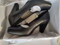 Buty na obcasie Lasocki