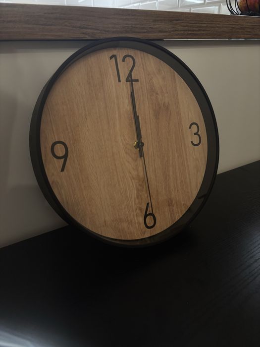 Zegar - minimalistyczny, czarny, drewniany