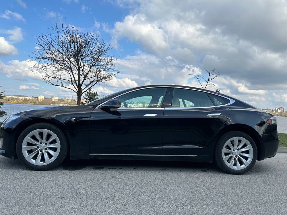 Оренда автомобіля Tesla Model S 2018, оренда тесла,