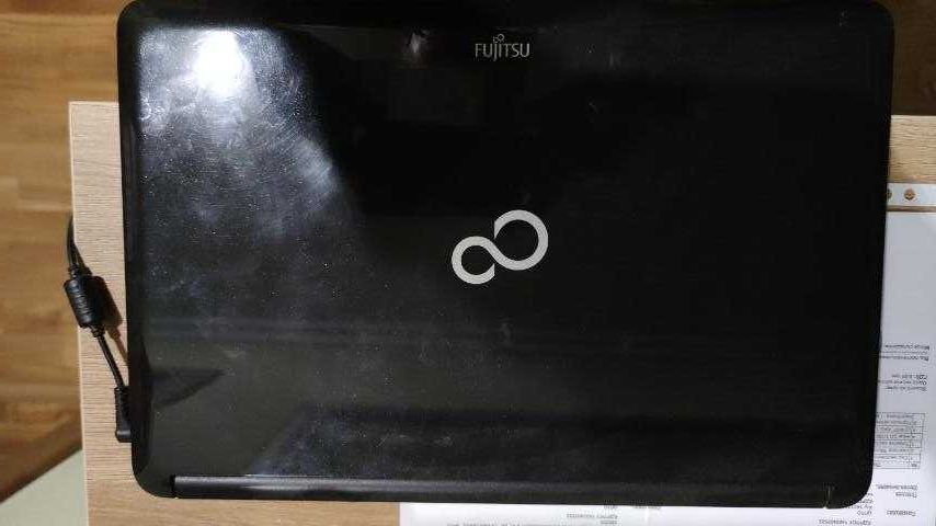 Ноутбук Fujitsu lifebook AH530