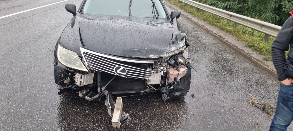 Lexus LS460 після ДТП