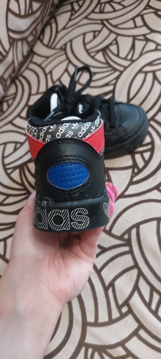 Оригинальные детские кроссовки Adidas