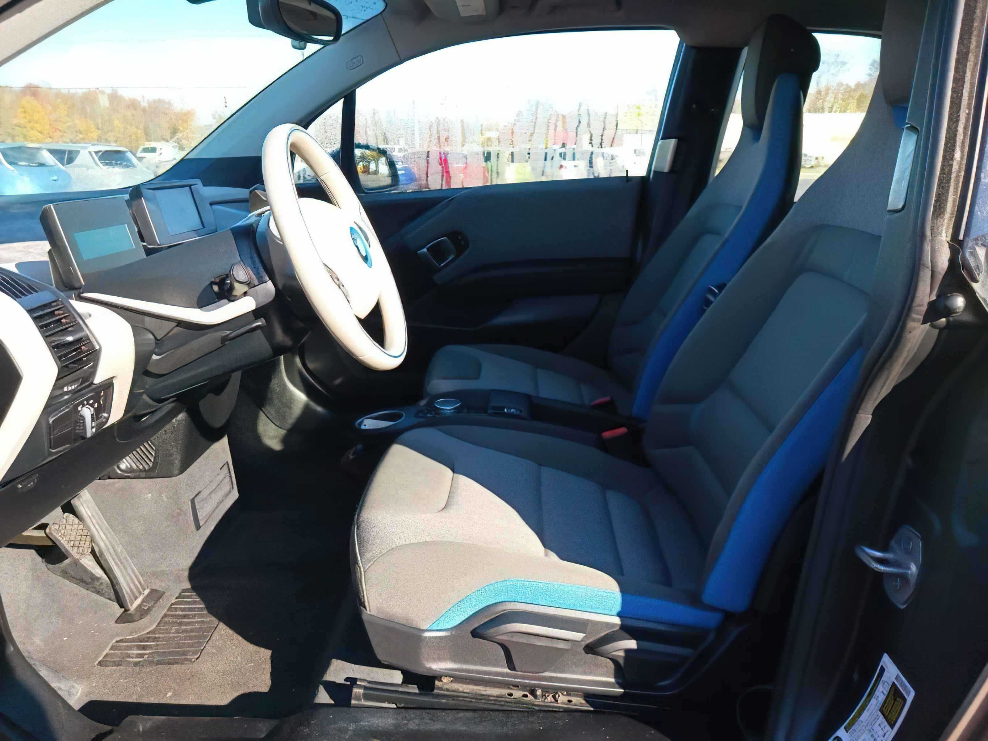 2015    BMW   i3