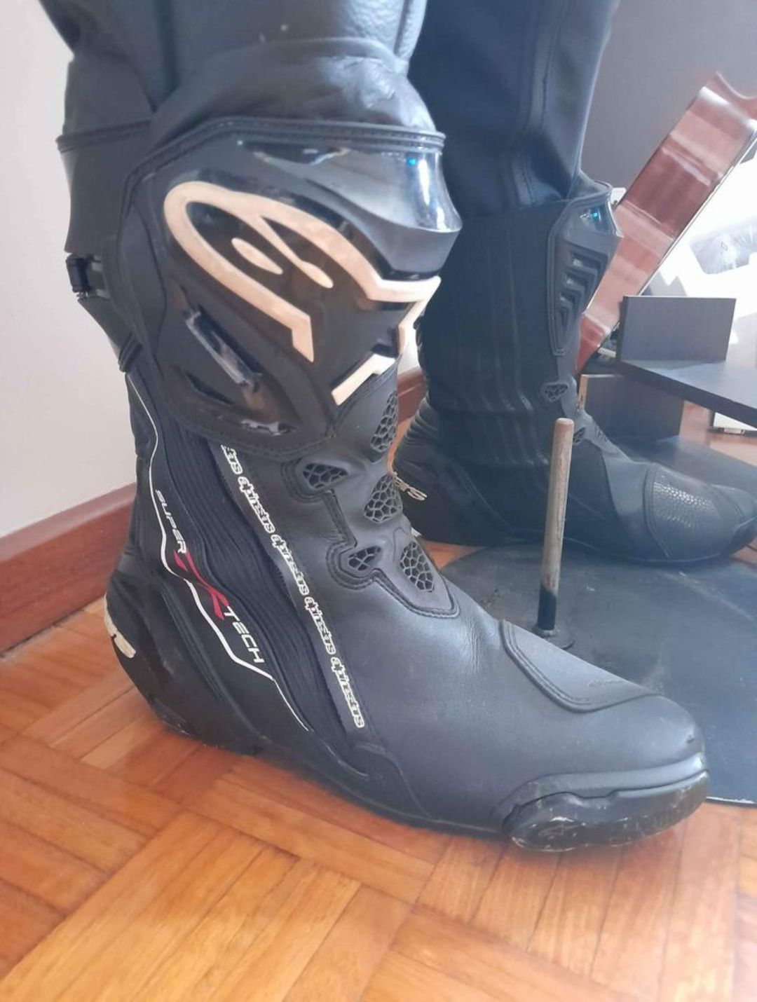 Fato dainese, botas e capacete