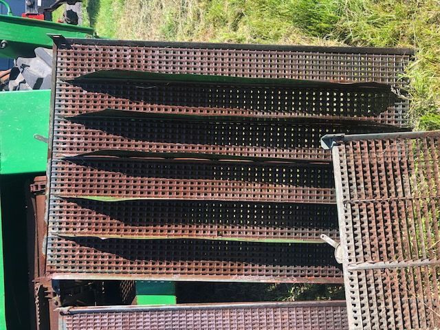 John Deere 1075 - Sito