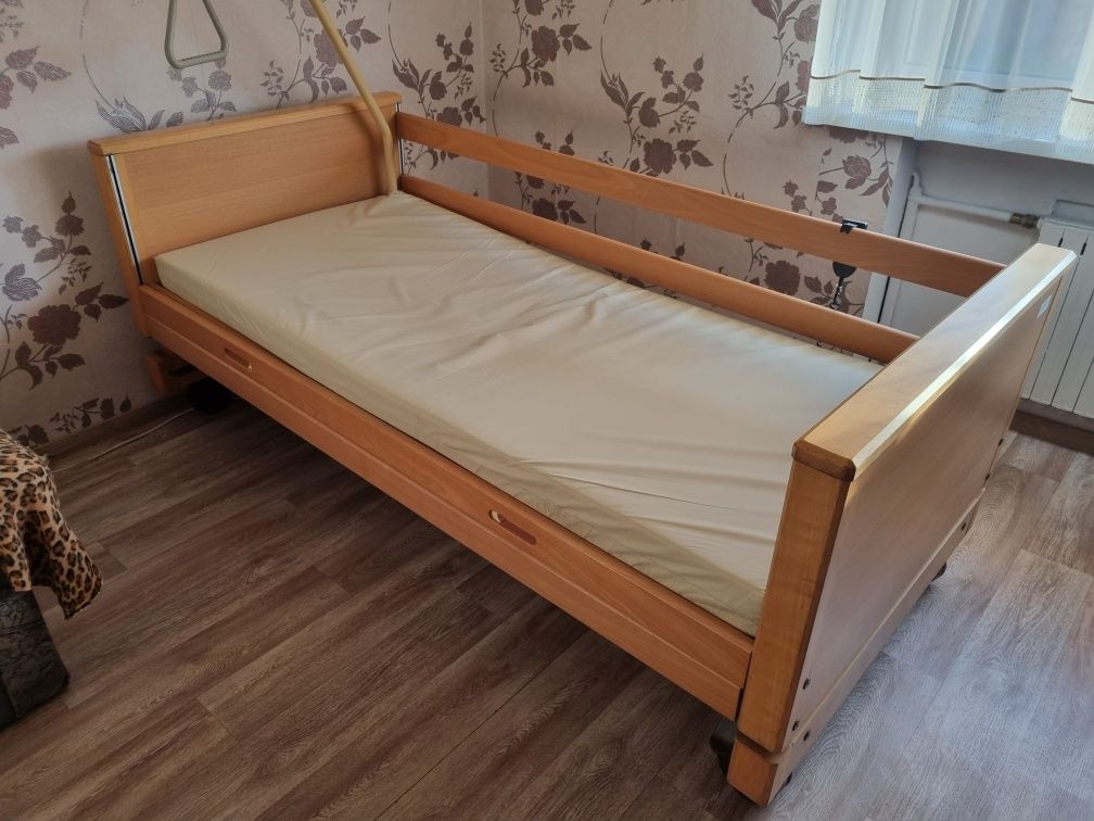 Łóżko rehabilitacyjne + materac przeciwodleżynowy. Cały komplet