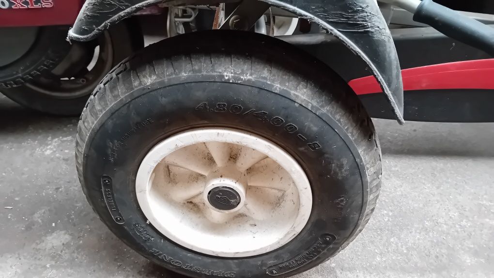 Vendo ou troco por algo de meu interesse.Kart Berg, carro a pedais