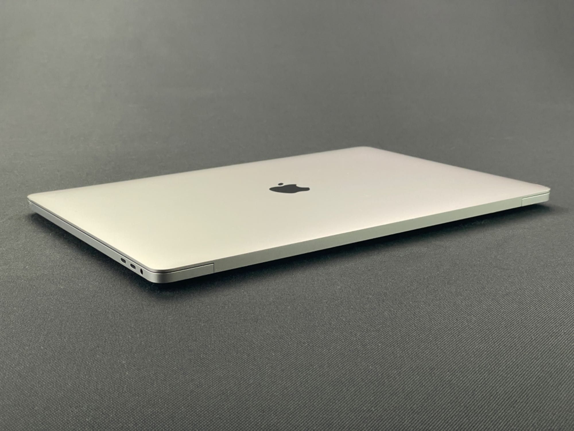 2019 MacBook Pro A2141 16" i9 2.4GHz 64GB 1TB FV23% (MM206)
