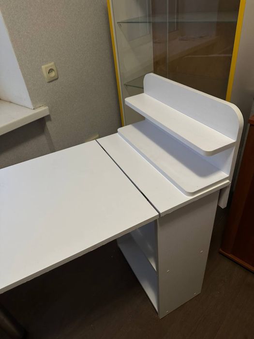 Продам стол для мастера маникюра