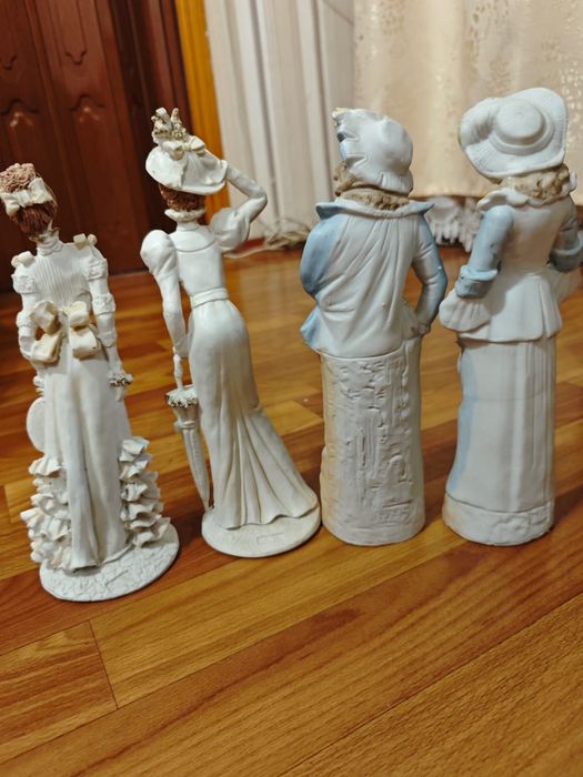 Статуетки ручної работи