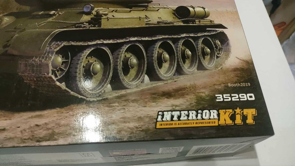 Model 1/35 T-34/85 W/d-5t.