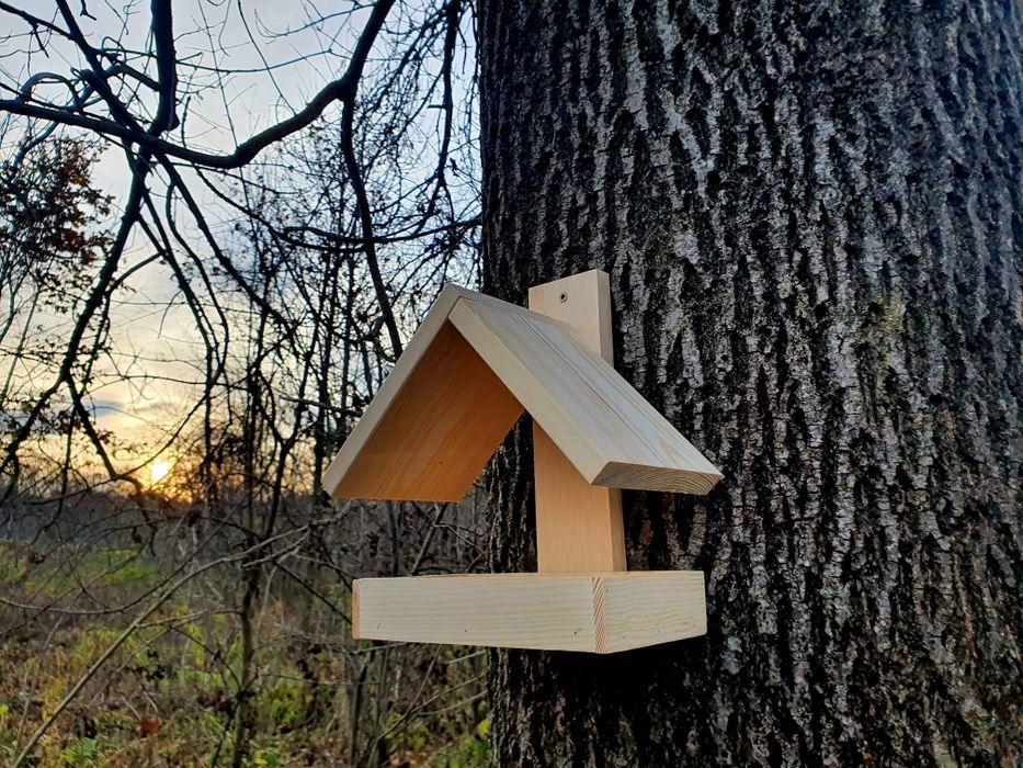Karmnik dla ptaków drewniany