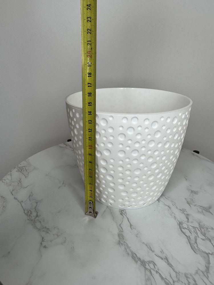 Plastikowa Biała Doniczka Osłonka Don-Plast 14x17 cm do Kwiatków Domu