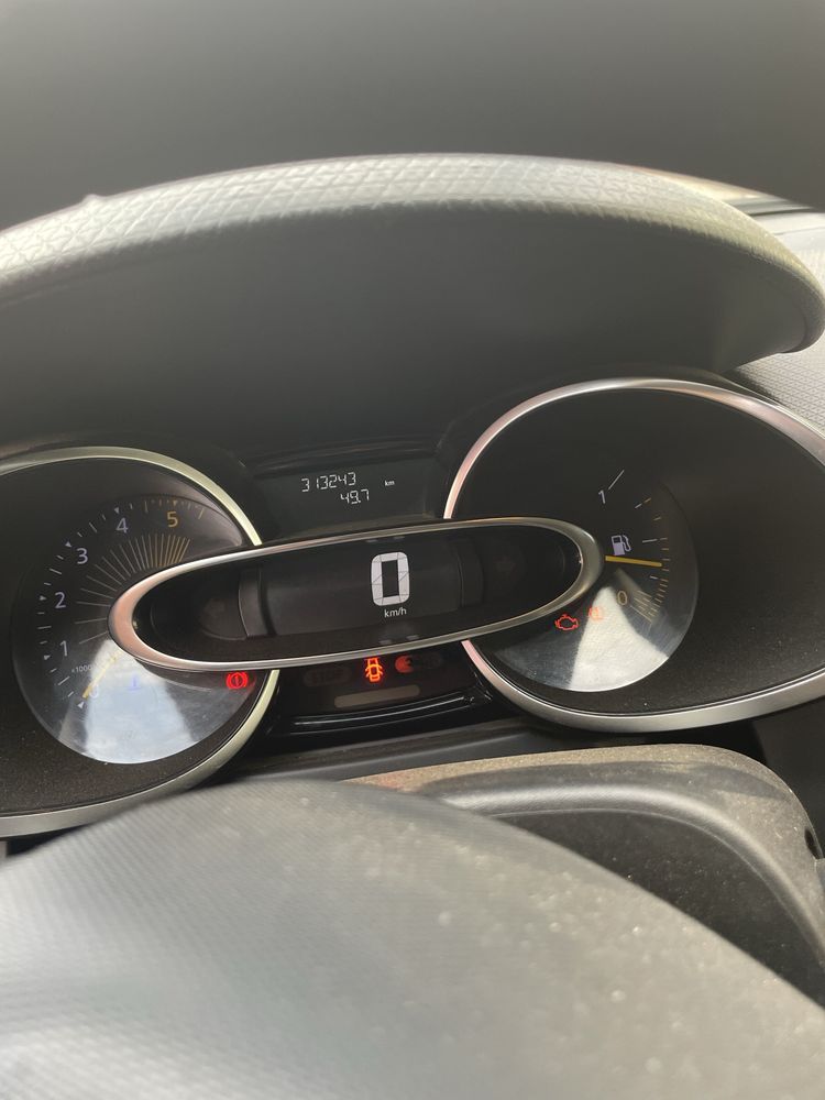 Carro Renault clio em bom estado geral