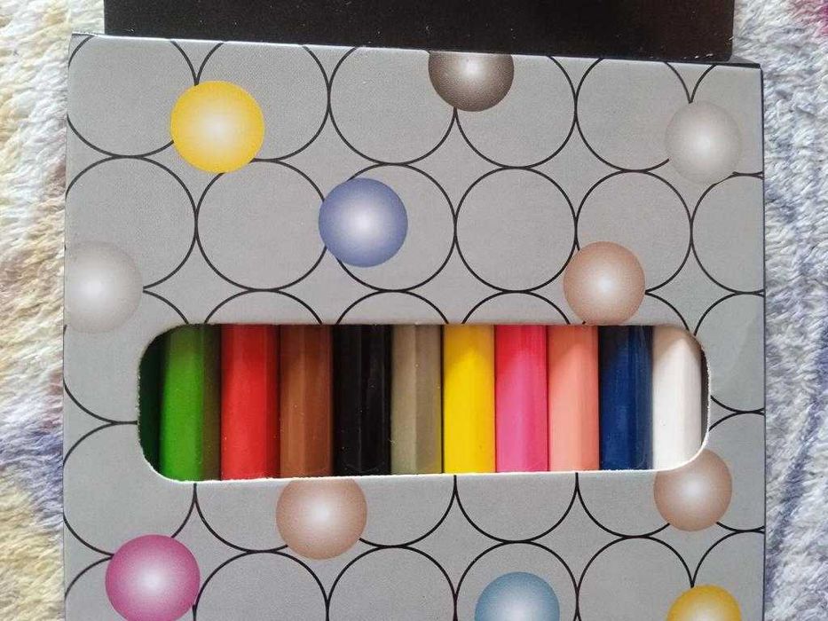 Набір кольорових олівців 12 штук набор карандашей для рисования