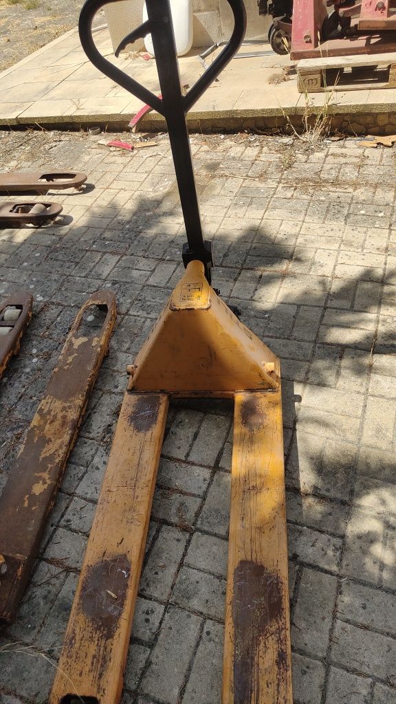 Porta paletes usado a funcionar bem