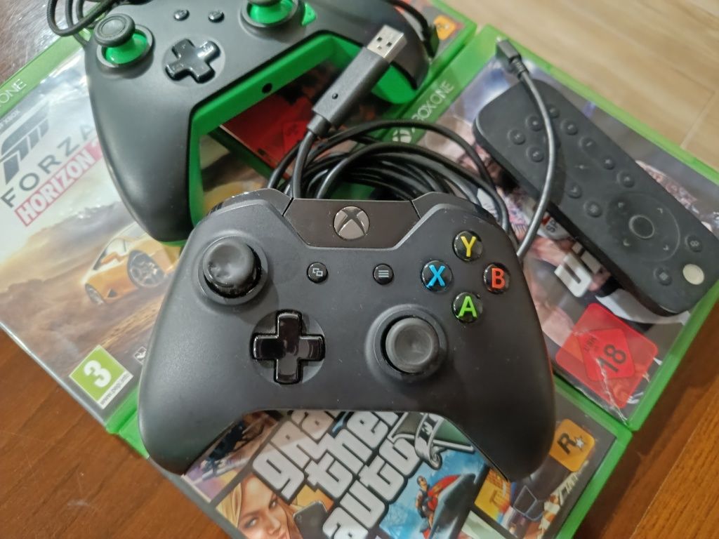 XBOX one 500gb com 2 comandos e jogos