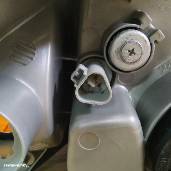 Farol Toyota Yaris modelo: 1999 até 2003 novo