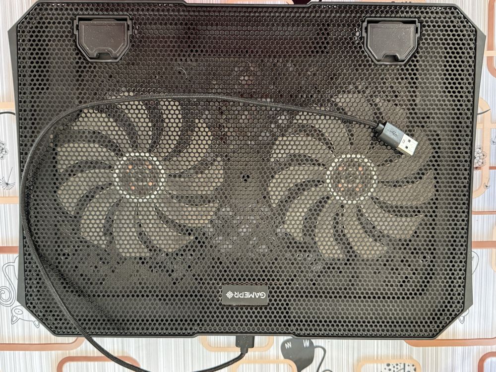 Продам підставку для ноутбука Gamepro CP 413
