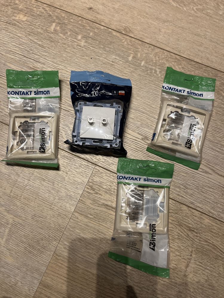 Simon 10 gniazdo antenowe plus 3 sztuki ramka pojedyncza beżowa