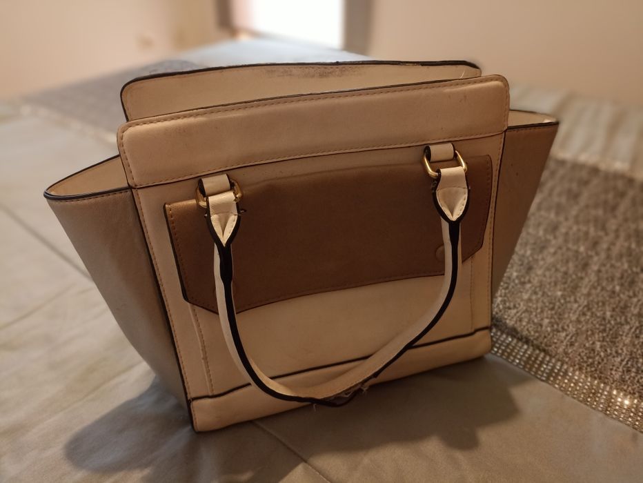 Mala em pele muito boa