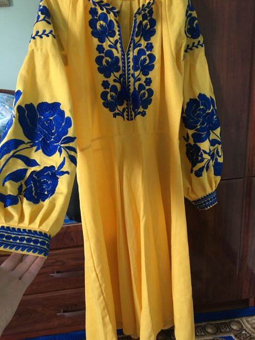 Продаю вишите плаття