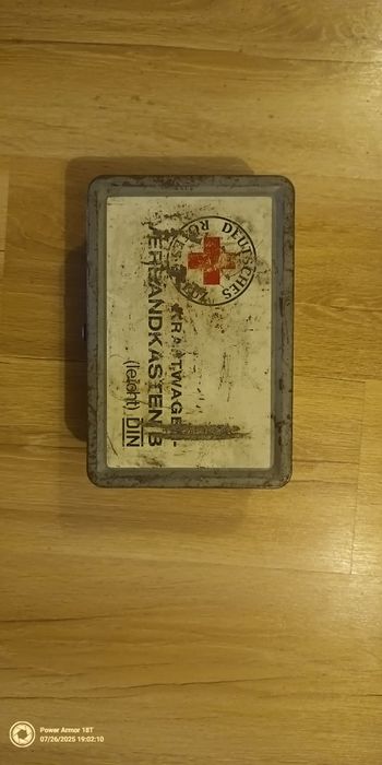 Stara niemiecka apteczka