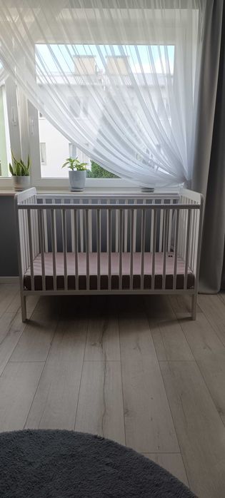 Łóżeczko niemowlęce z materacem