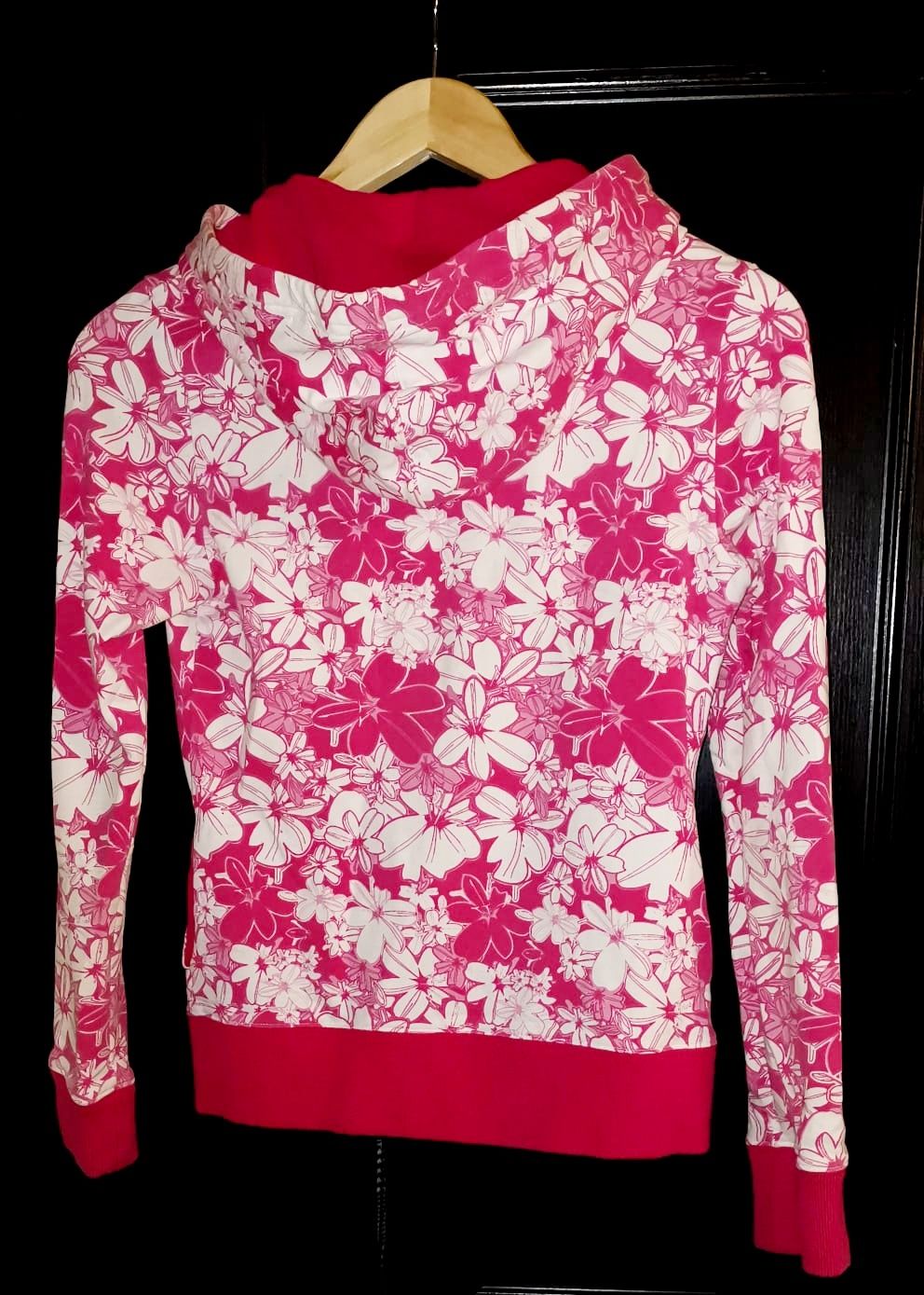 Różowa bluza z kapturem House