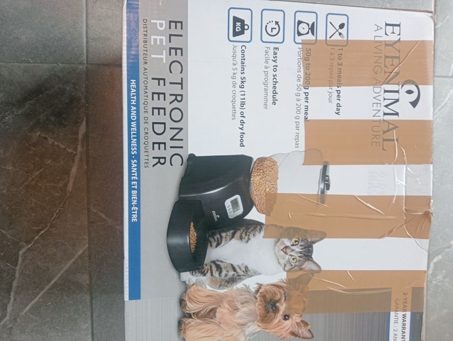 Automatyczny dozownik karmy uszkodzony