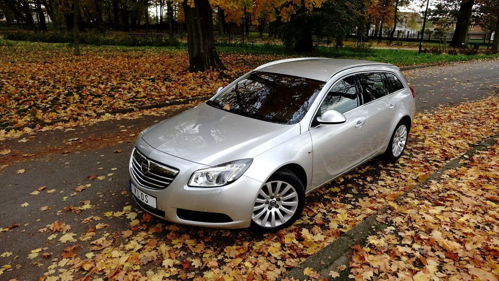Opel Insignia . Xenon skrętny . . Nawigacja .. LED . . Klimatronik .. Serwis w ASO
