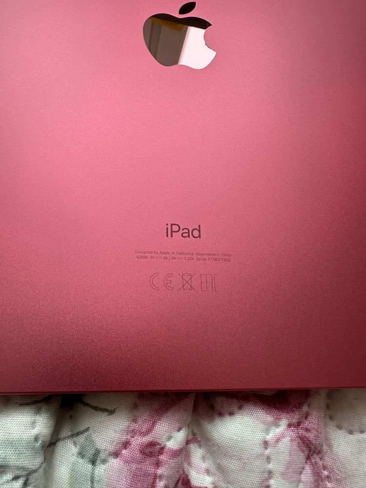 Tablet APPLE iPad 10.9" 10 genrozowy plus klawiatura magic keyboard