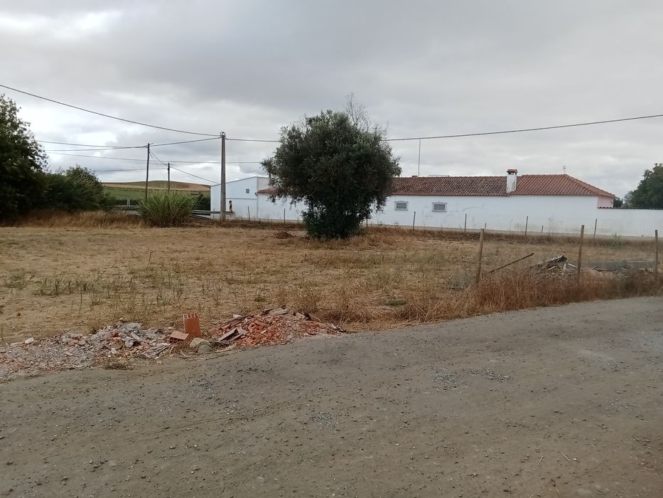 Vendo terreno em partilha