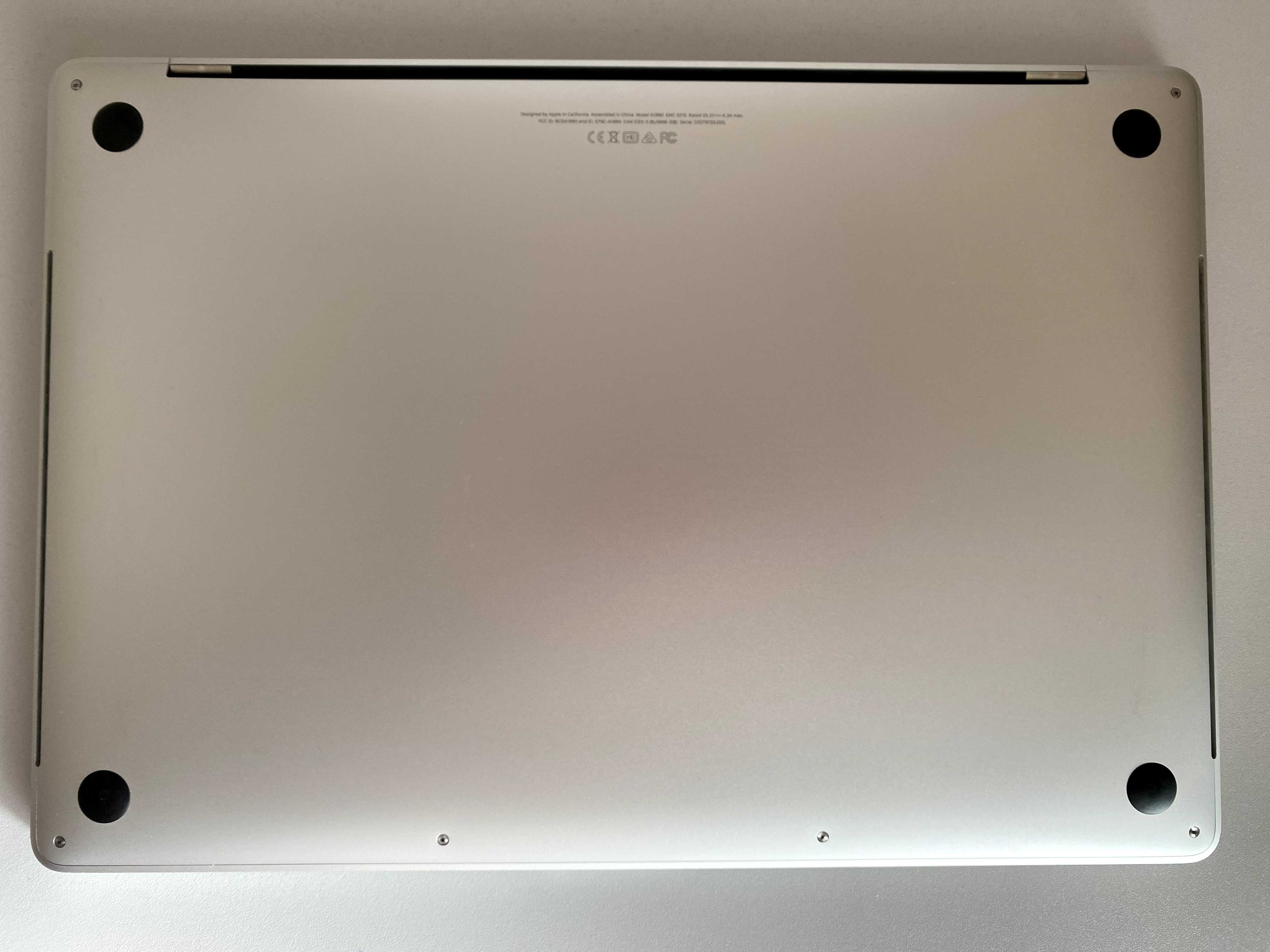 Apple MacBook Pro 15'' 2018 256GB 16GB Silver with Touch Bar