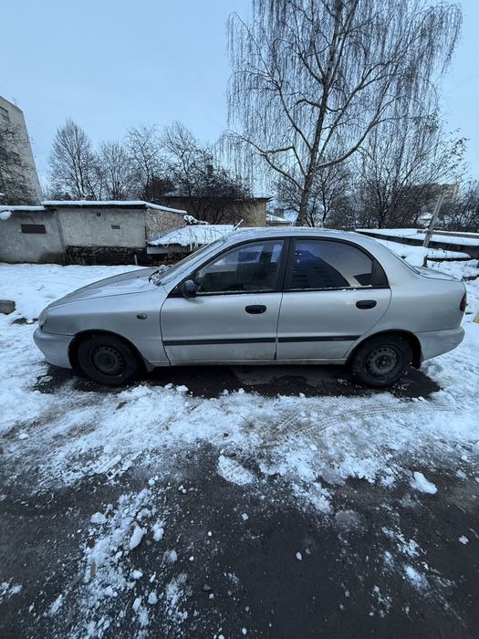 Автомобіль daewoo lanos