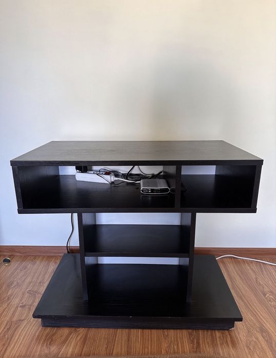 Szafka RTV obrotowa pod telewizor kolor czarny.