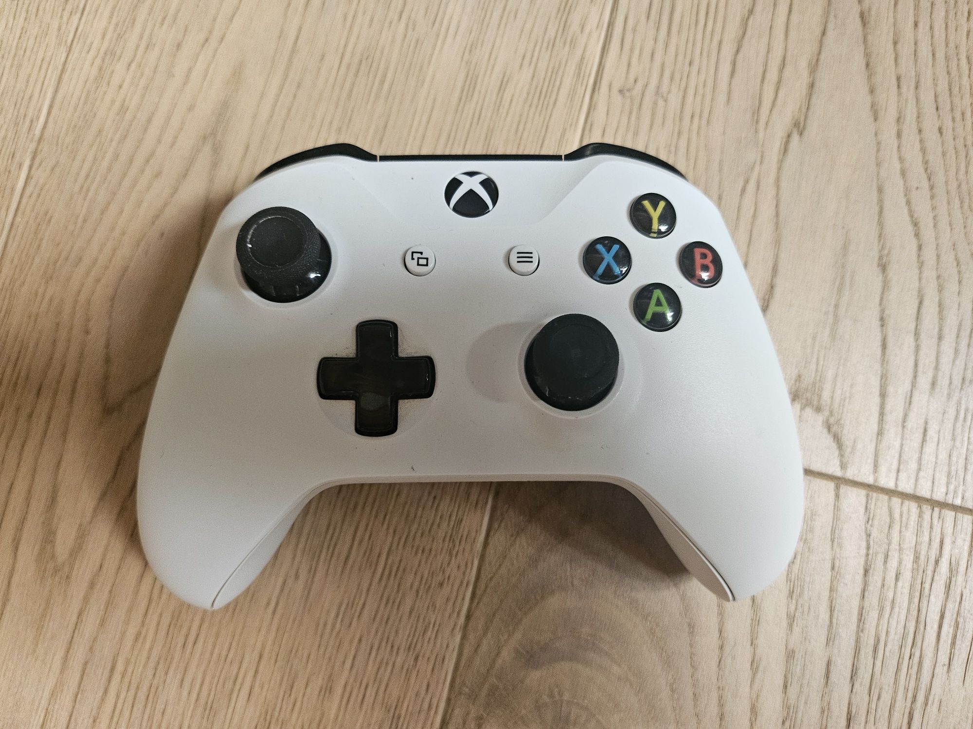 Pad do xbox one różne kolory