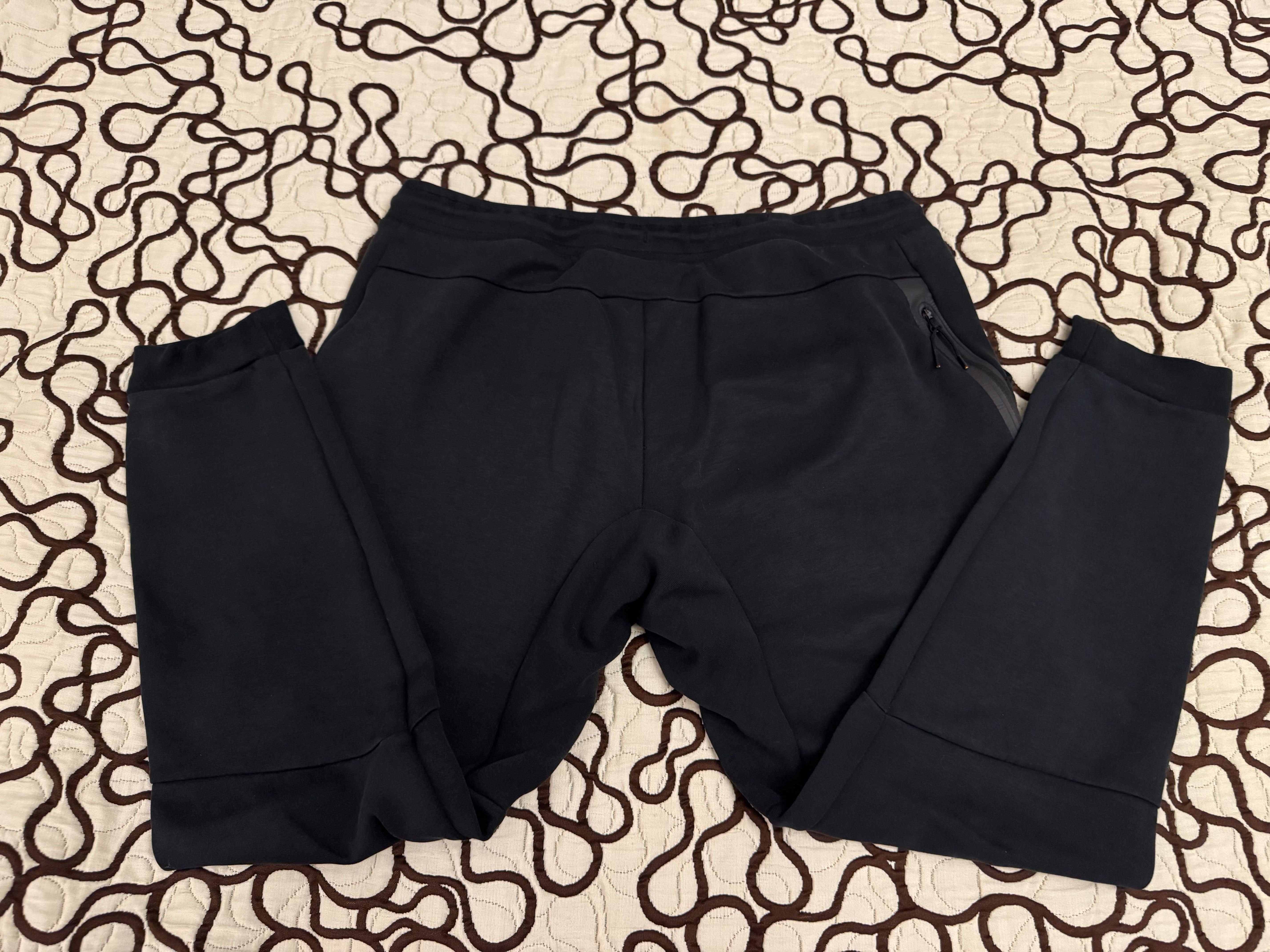 Продам оригінальні штани Nike Tech Fleece Розмір L/M