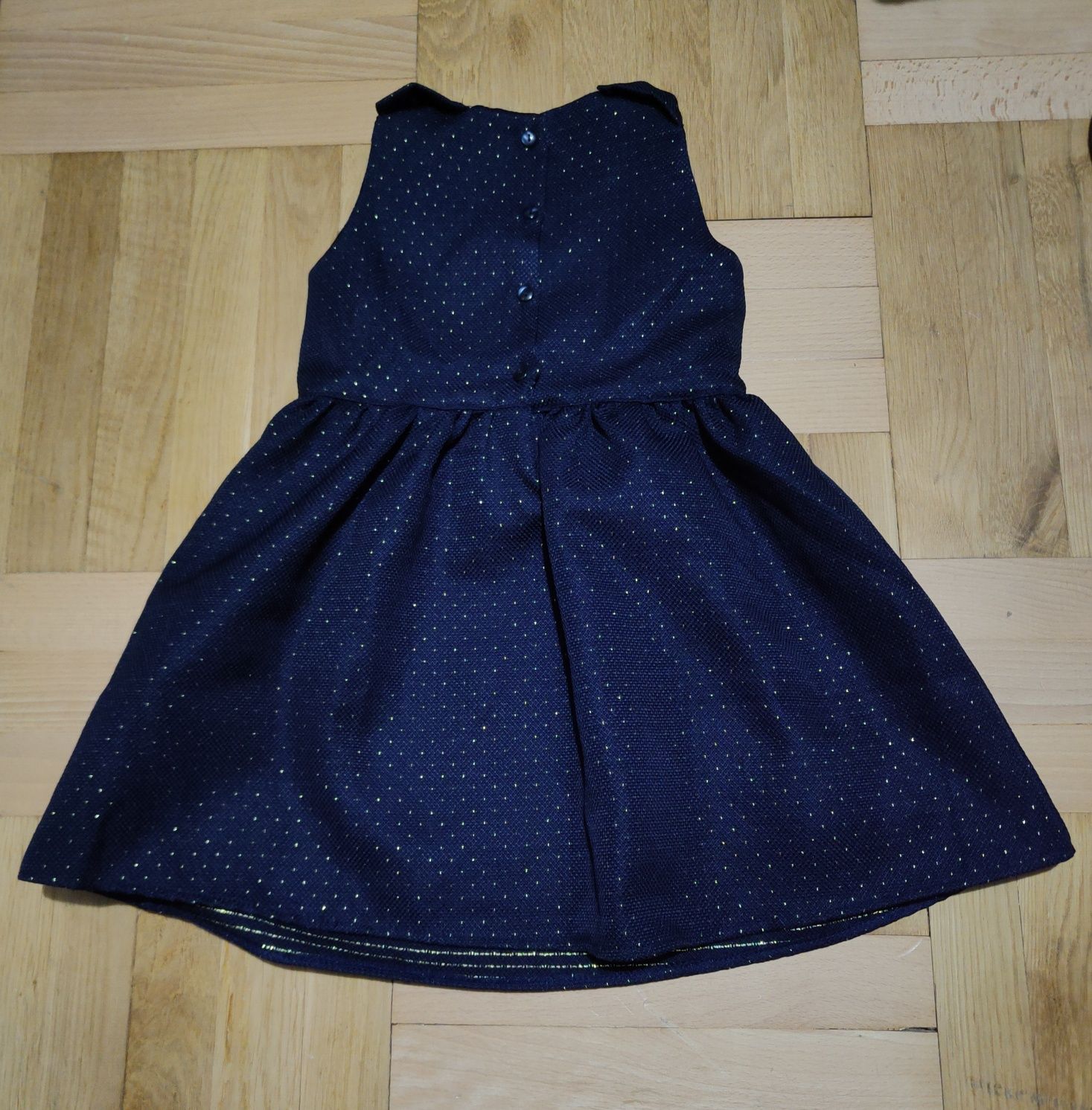 Elegancka rozkloszowana sukienka 104 granatowa w złote kropki
