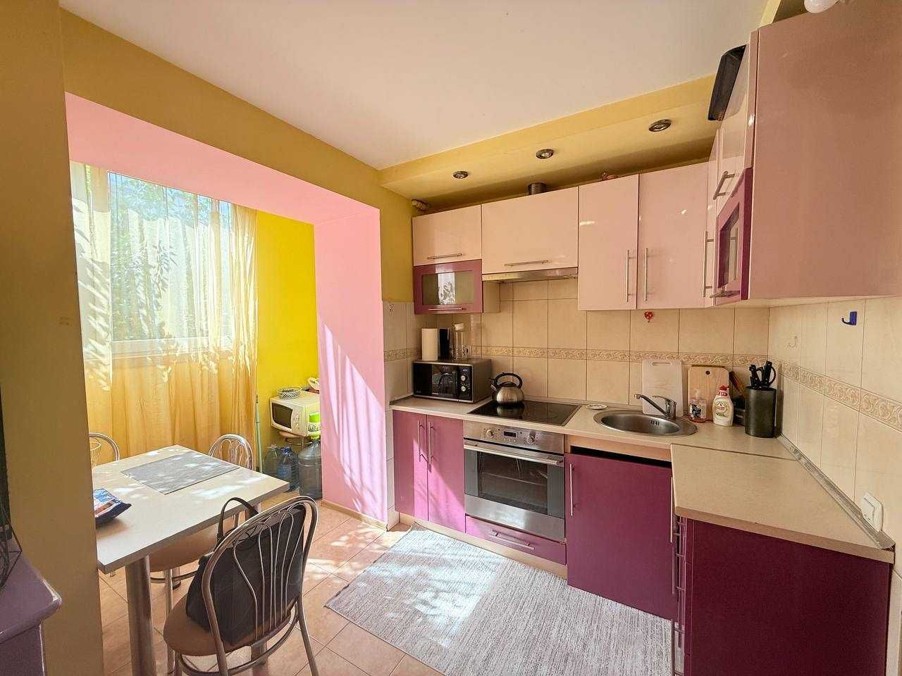 Продаж 3 кім,квартири,вул.Стрийська (кухня-вітальня), 2-й пов.,65м.кв.