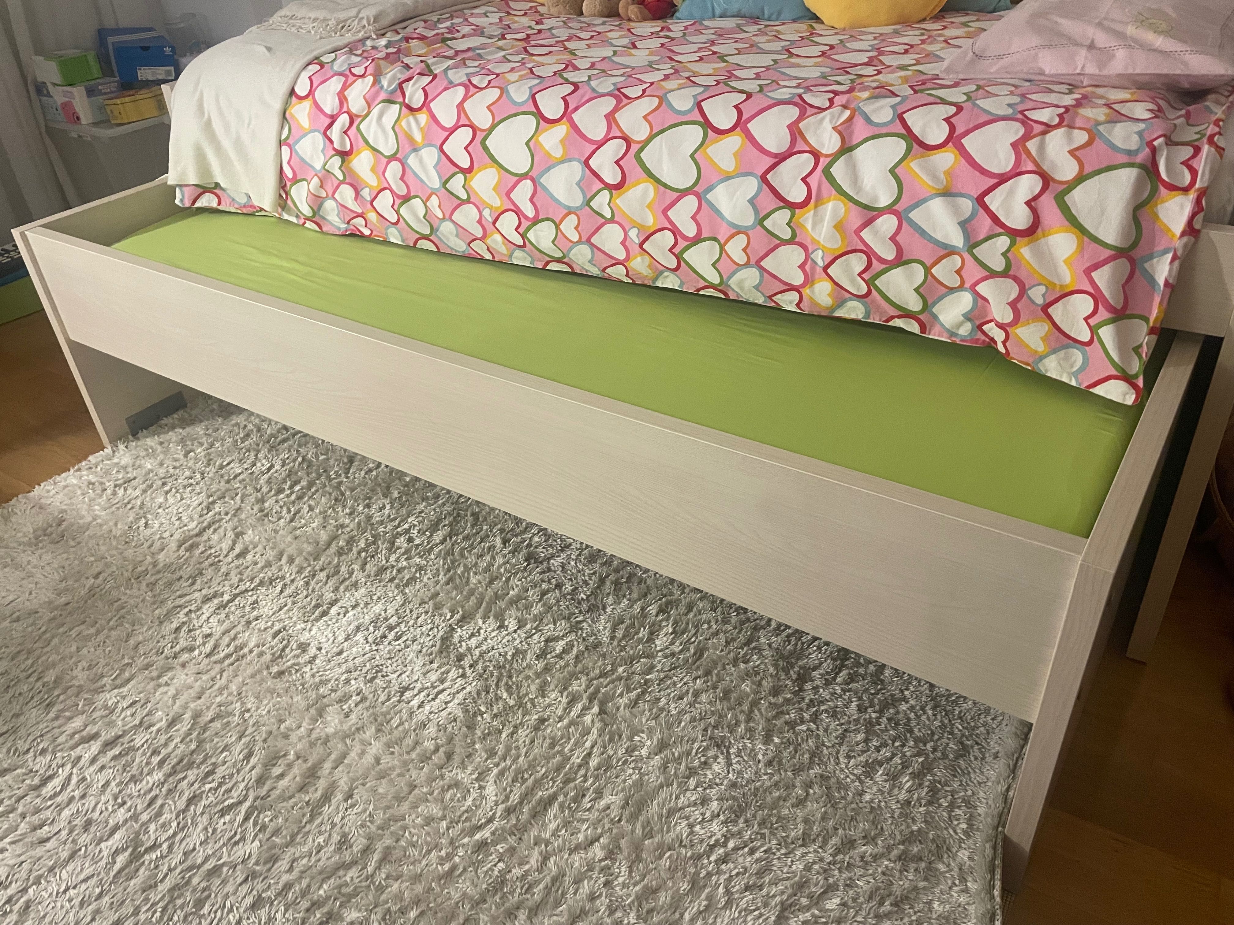 Cama individual ou dupla com 3 gavetões e 2 colchões,