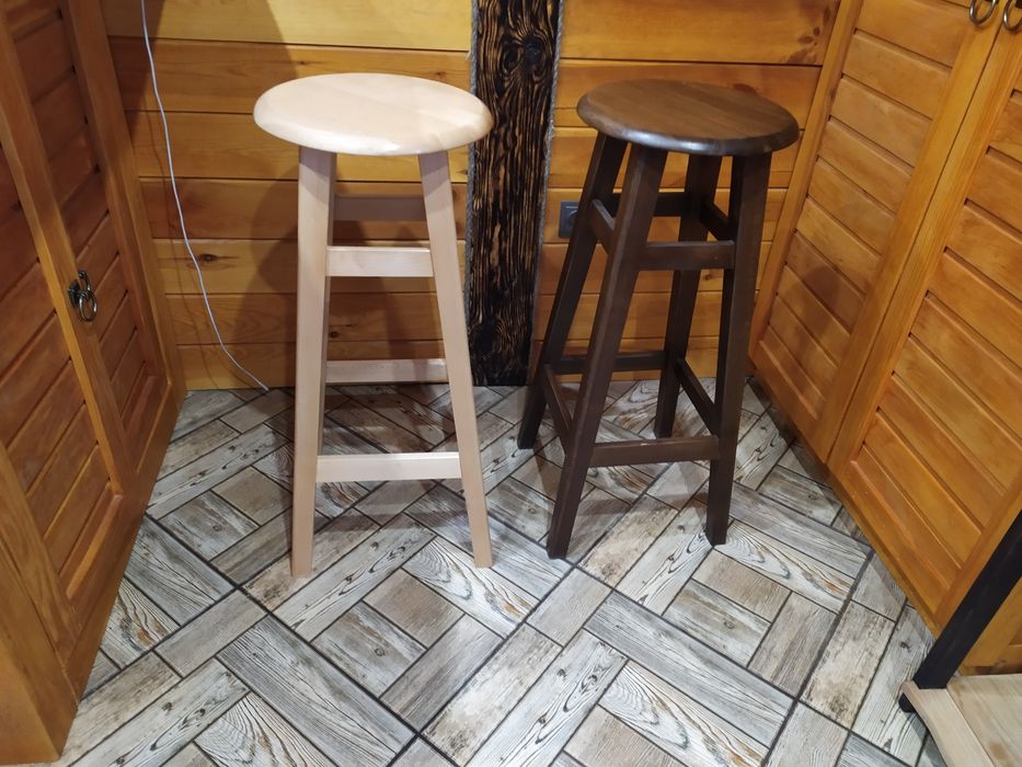 Барні стільці в ідеальному стані