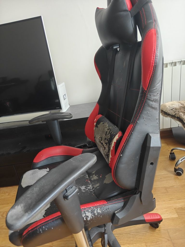 Cadeira alpha gamer usada e com danos