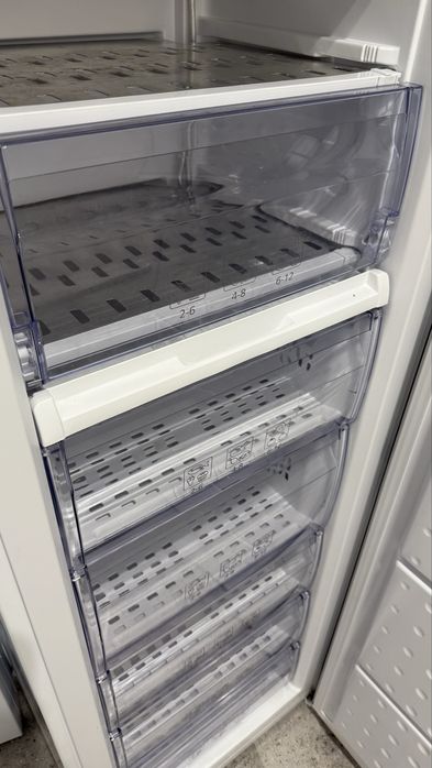 Морозильна камера Beko