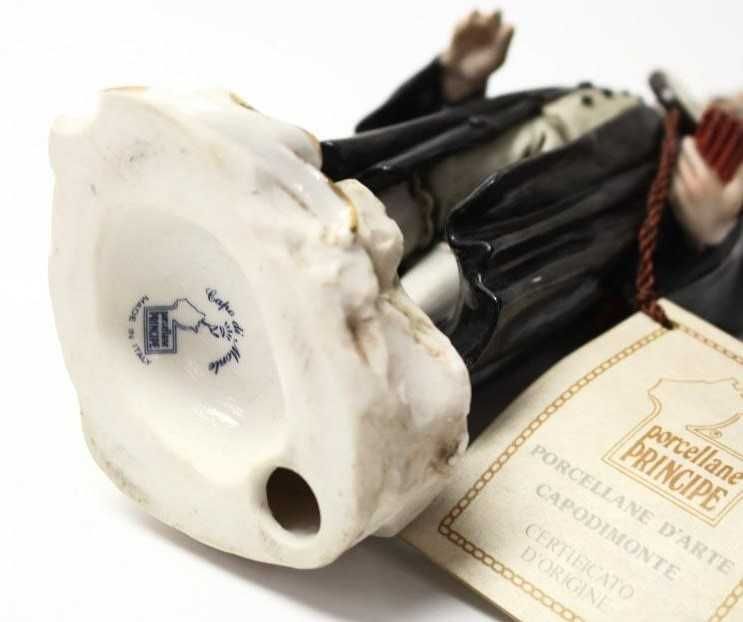 Escultura de Advogado/Juiz porcelana Capodimonte