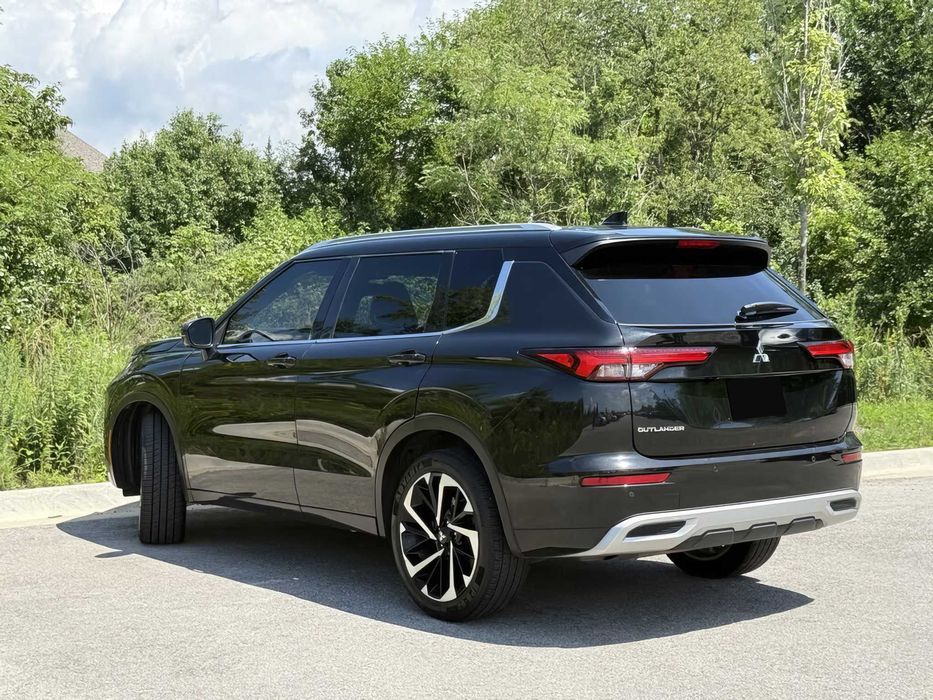 Mitsubishi Outlander      2022