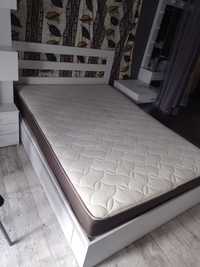 Кровать с матрасом с выдвижными ящиками для белья